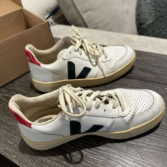 Veja V-10 US Size 8 - Picture 2 of 6